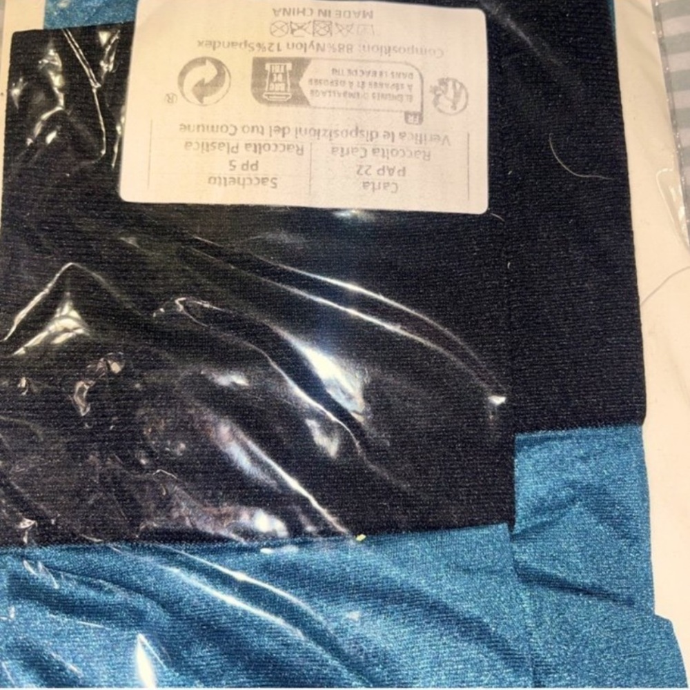 Victoria's Secret
Sheer Lace Garter Slip & Lingerie Set - Picture 11 of 13